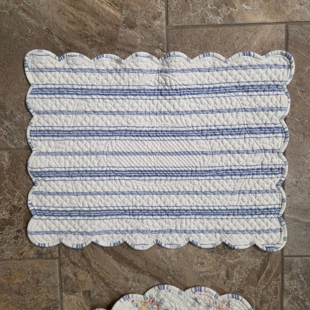 Vintage Floral Quilted Placemats Set of 2 Scalloped Reversible Cottagecore Blue